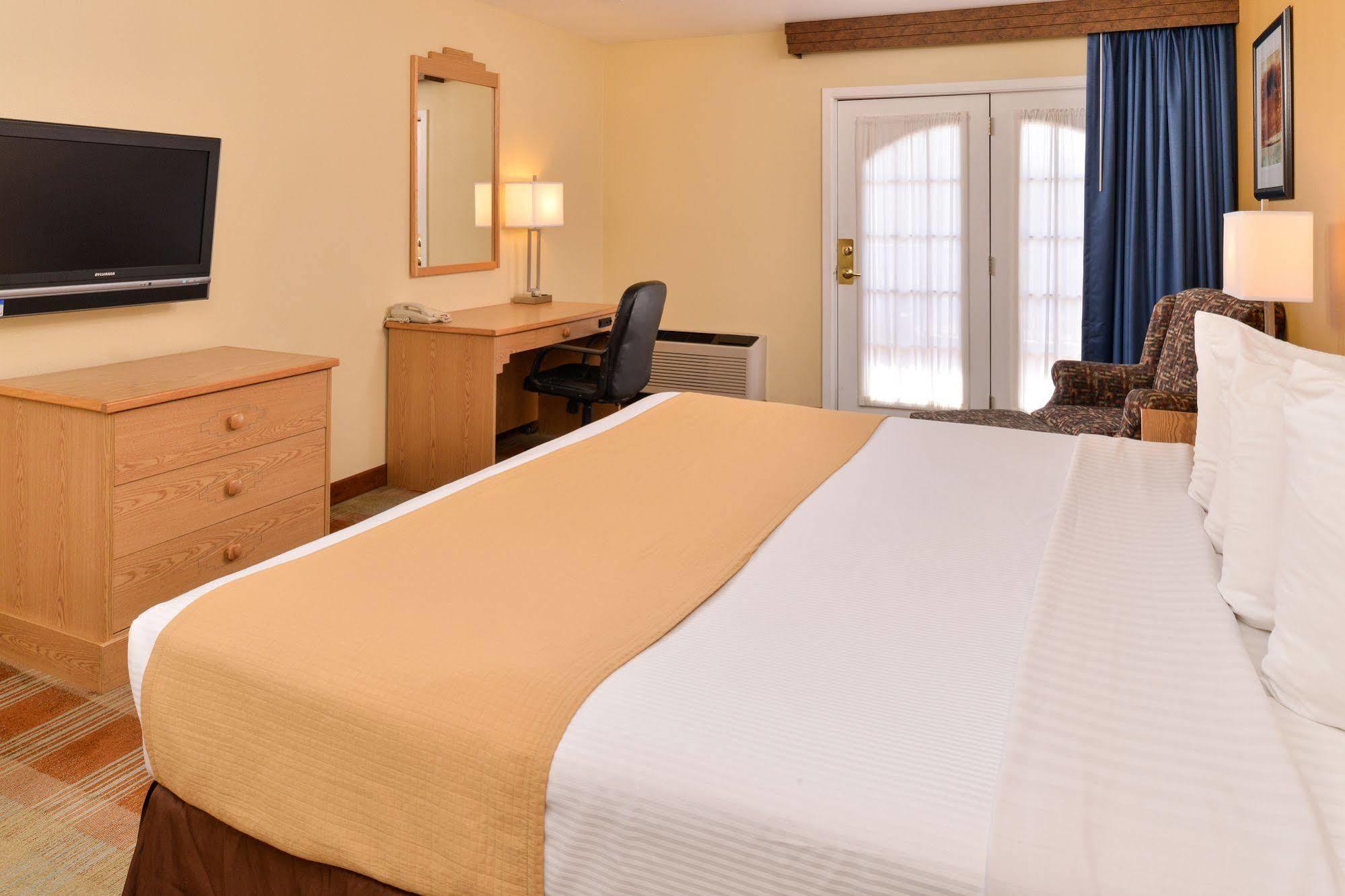Best Western Kiva Inn Fort Collins Bagian luar foto